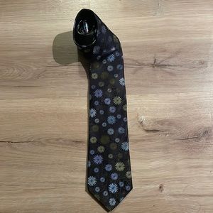 Ted Baker Tie. 100% Silk. Black,‎ blue floral. Excellent condition!
